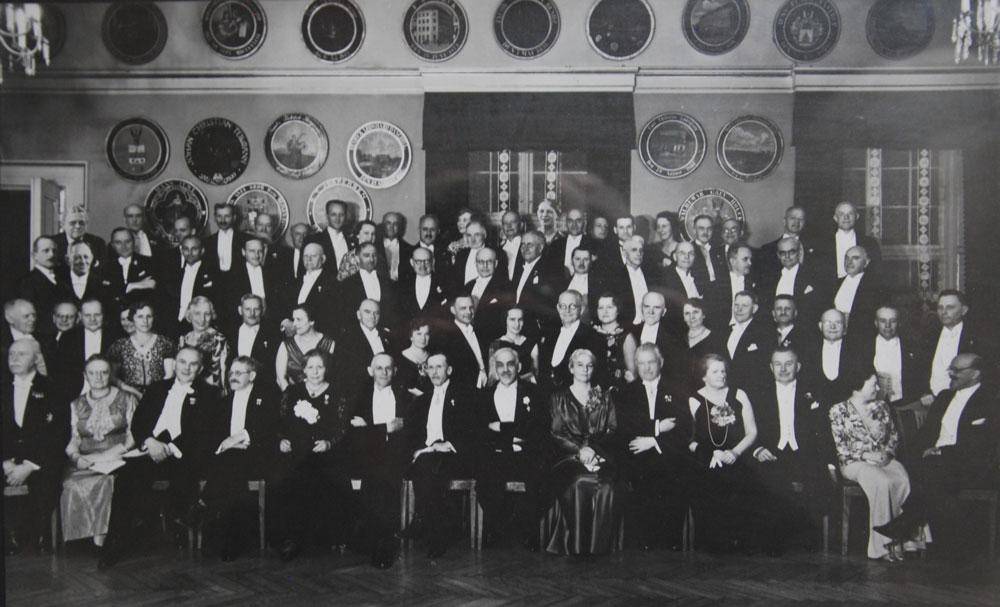 1938